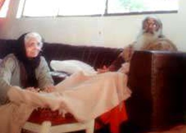 Anil ji's mother with Gurudev